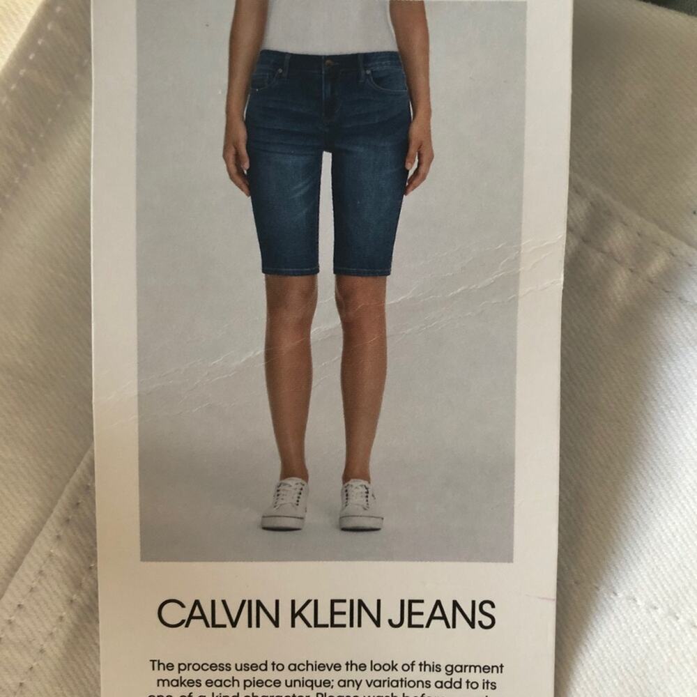 Calvin Klein white denim bermuda shorts-Size 4